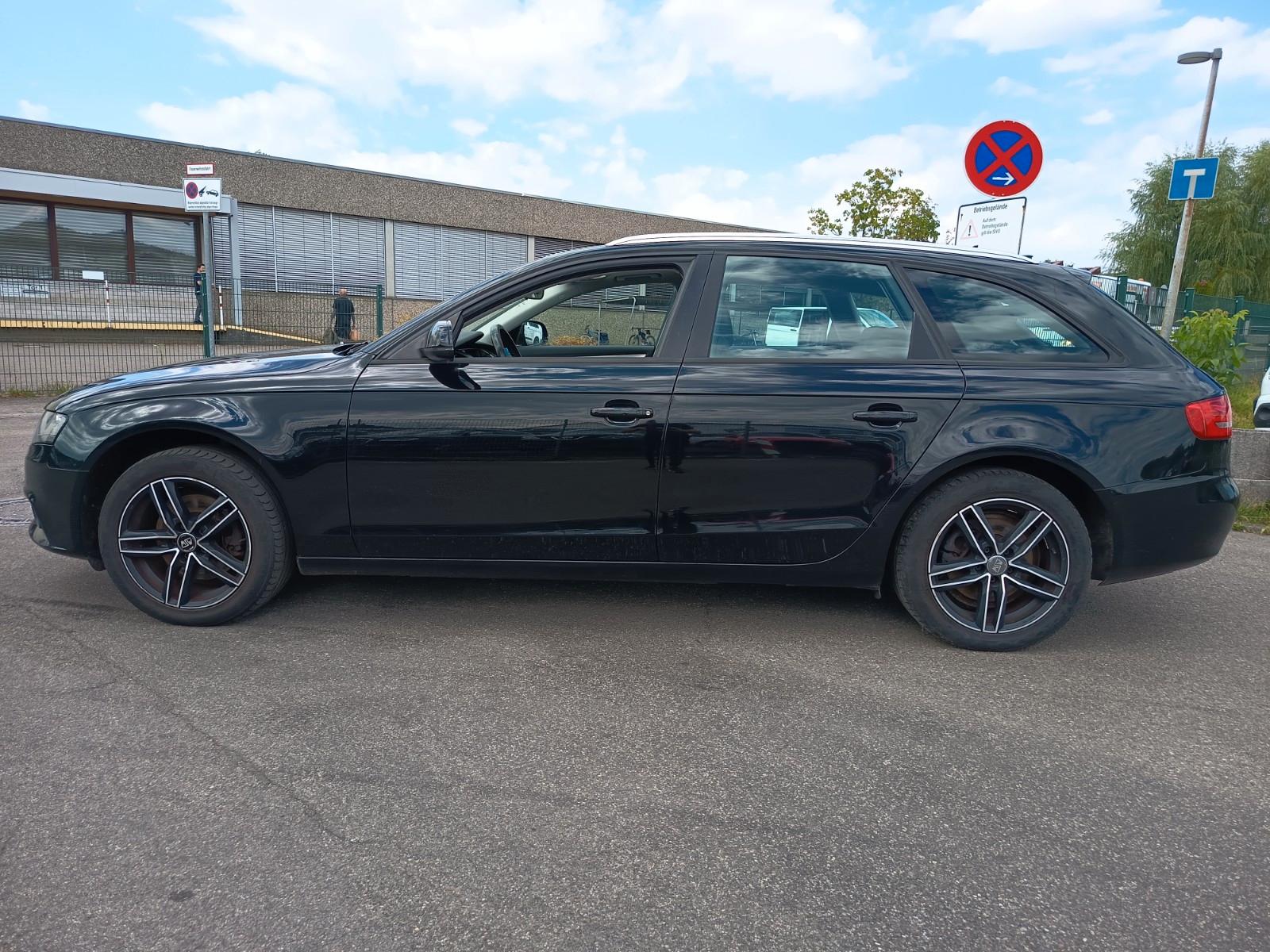 Audi A4 2011 — photo 8