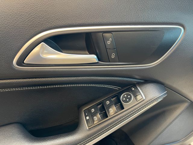 Mercedes-Benz CLA 180 Shooting Brake *NAVI*PDC*TEMPOMAT*