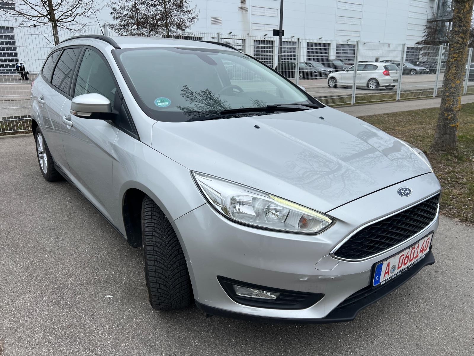 Ford Focus 2015 — interior