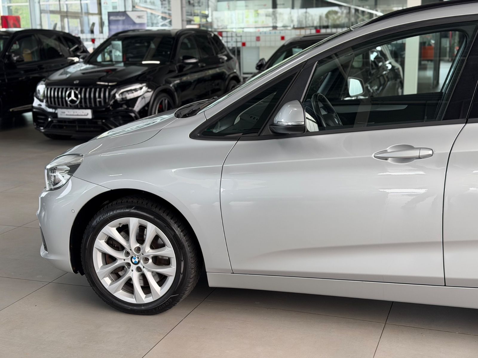 Fahrzeugabbildung BMW 2er Gran Tourer 220d Advantage Business LED