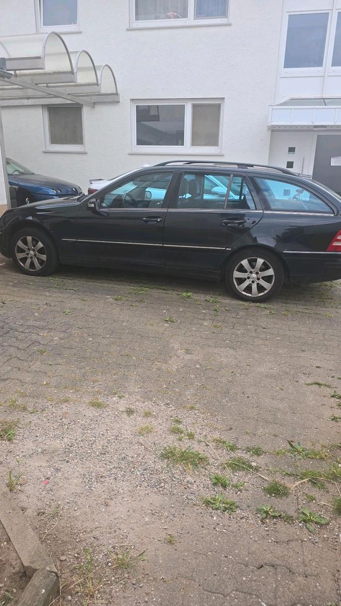Mercedes-Benz C220 2006 — rear view