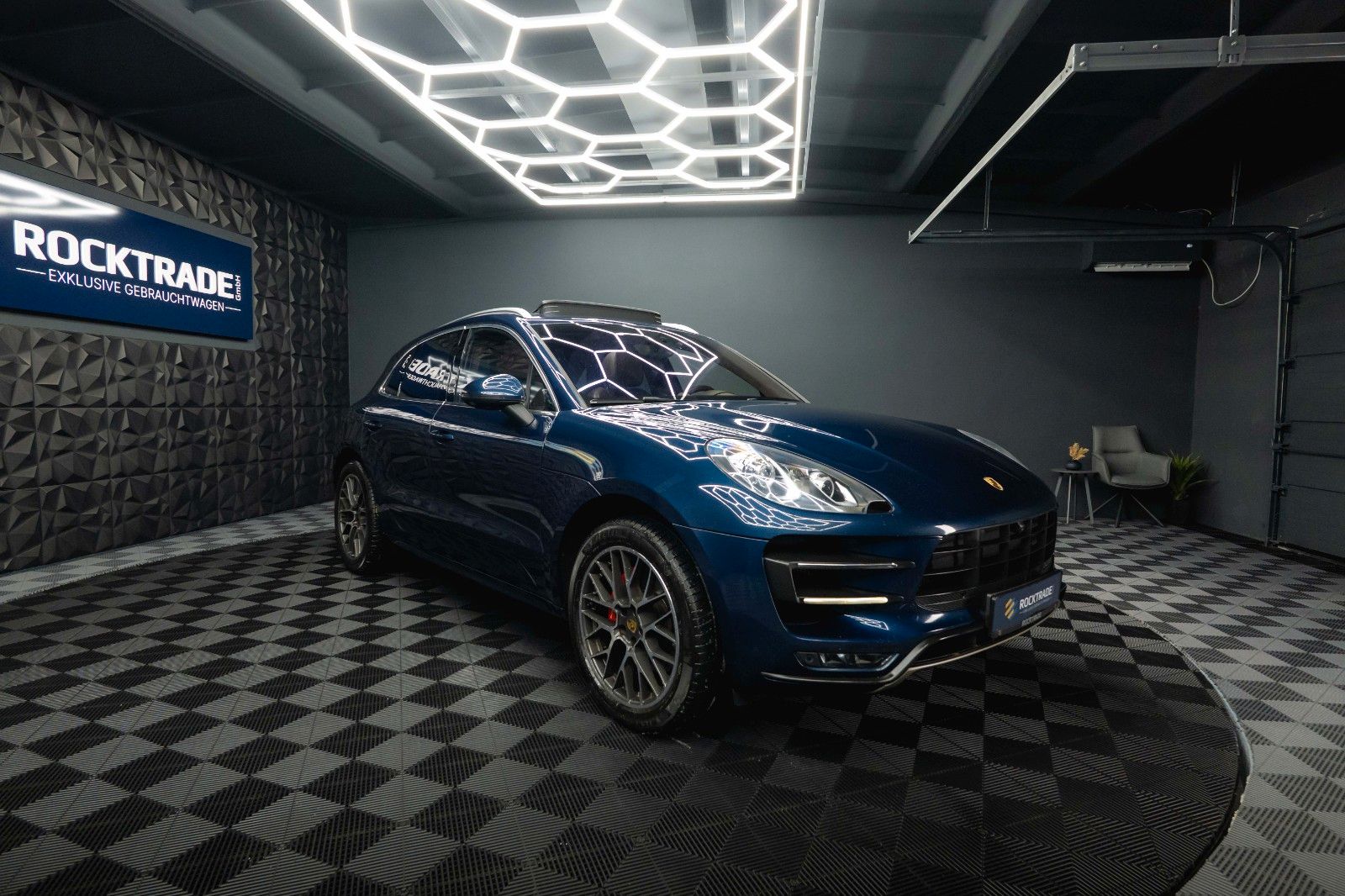 Fahrzeugabbildung Porsche Macan Turbo Sport-Design Chrono+ *Pano*DAB*LED*