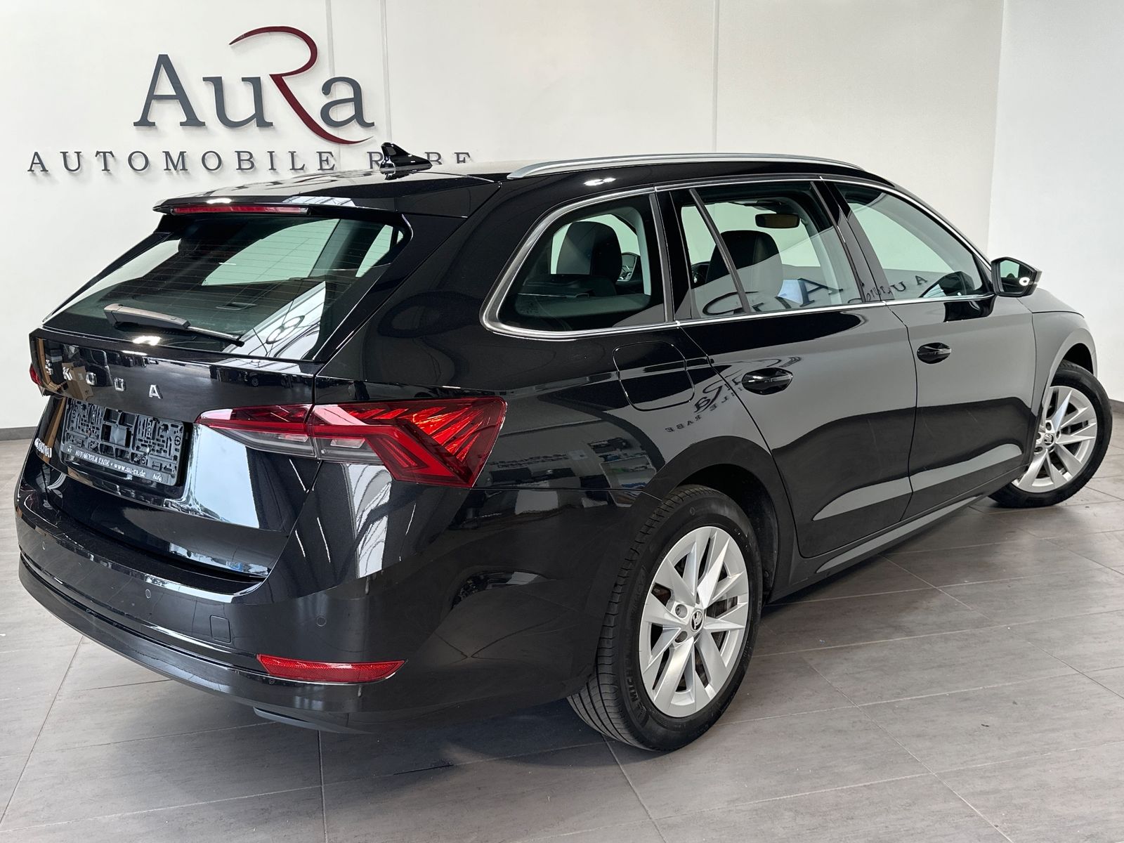 Fahrzeugabbildung SKODA Octavia Combi Style NAV+LED+KAMERA+AHK+ACC+17ZO