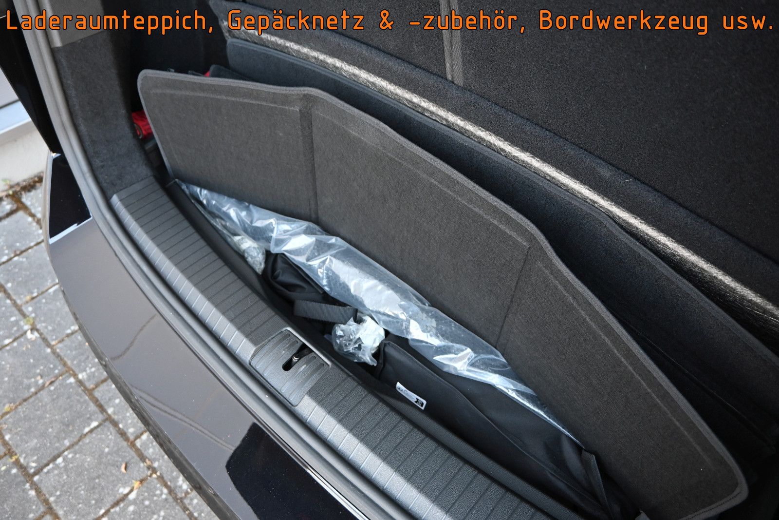 Fahrzeugabbildung Volkswagen Touran 1.5 TSI DSG °ACC°AHK°PANO°STHZ°DYNAUDIO°