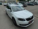 Skoda Octavia Combi L&K 4x4 Aut Navi Panorama AHK - Skoda Octavia mit Diesel-Antrieb: Allradantrieb, Kombi