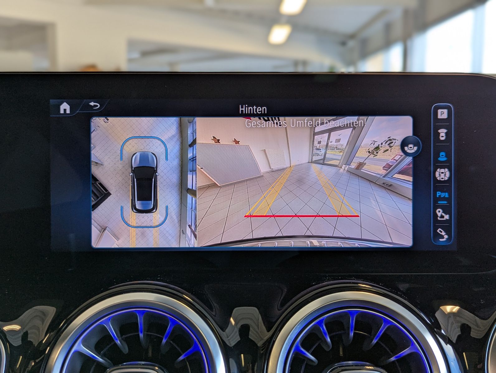 MERCEDES-BENZ GLA 200 AMG Multib. Distronic MBUX Pano AHK 360° - Image 27