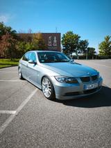 BMW e90 330i Limousine VFL N52B30 - BMW 330 aus 2005: 330i