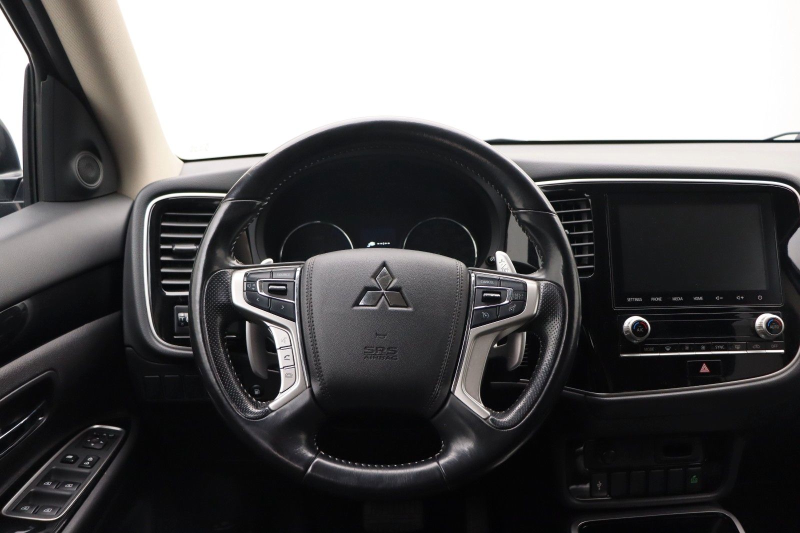 Fahrzeugabbildung Mitsubishi Outlander PHEV 2.4 Basis 4WD