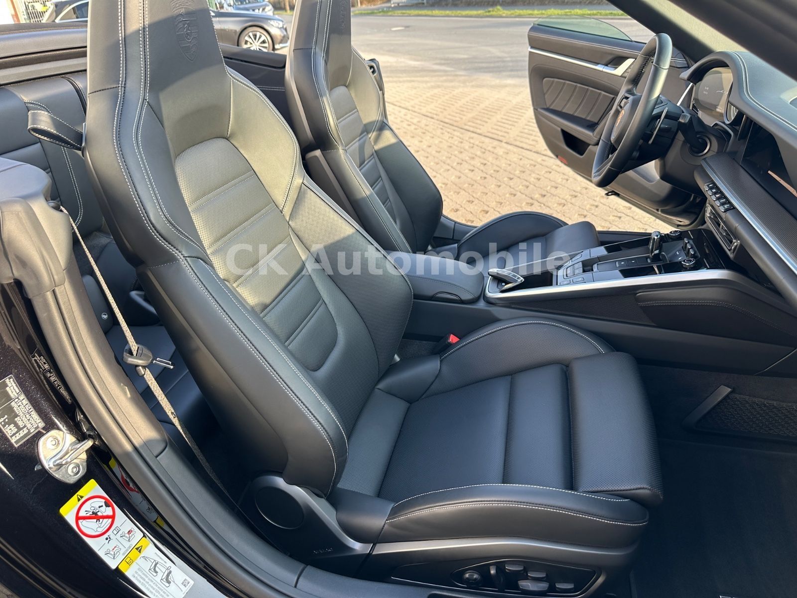 Fahrzeugabbildung Porsche 911 Turbo S Cabriolet Sport-Chrono/360°/ACC/LED