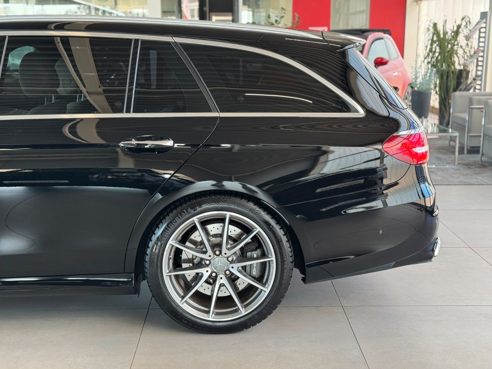 Fahrzeugabbildung Mercedes-Benz E 63 AMG T-Modell 4Matic Burmester VOLL