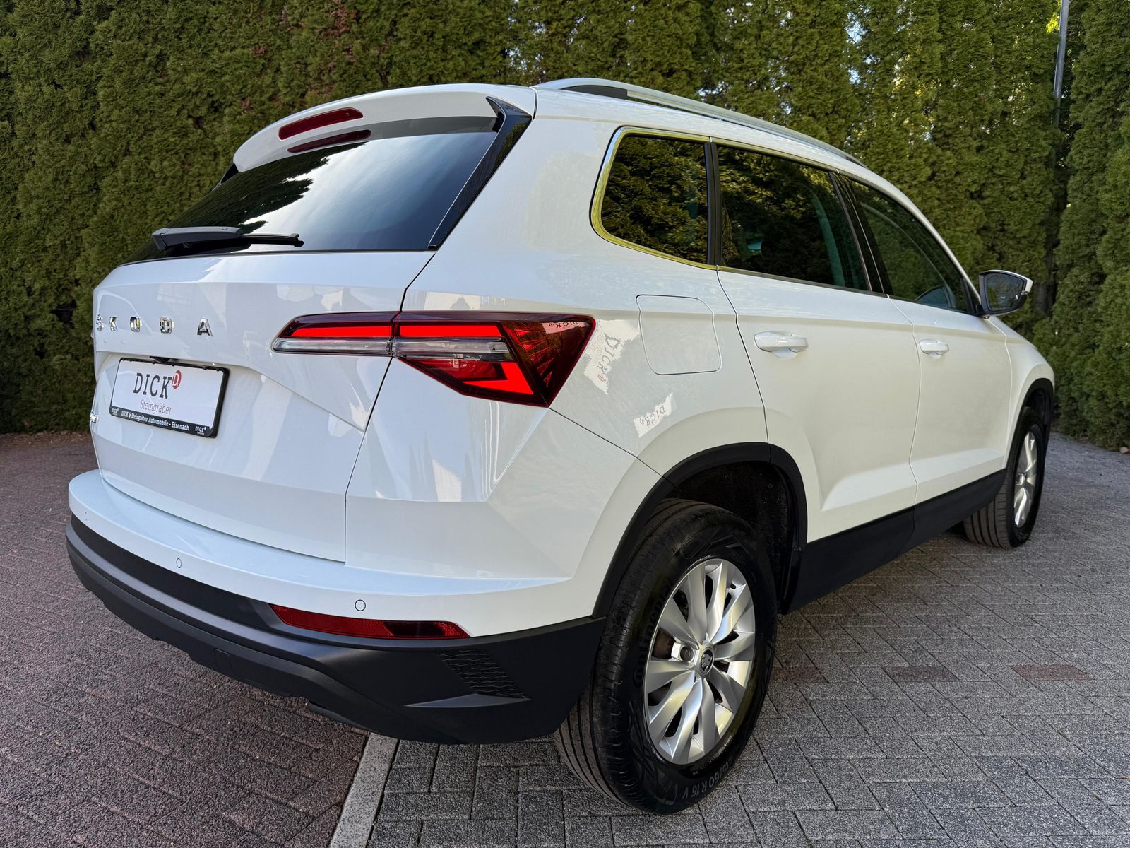 Fahrzeugabbildung SKODA Karoq 1.5 TSI Ambition LED+KAMERA+VIRT+CARPL+DAB
