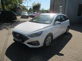 Hyundai i30 cw Pure+Sitzh.Lenkradh. ab 149,- - Hyundai i30 Pure mit Benzin-Antrieb