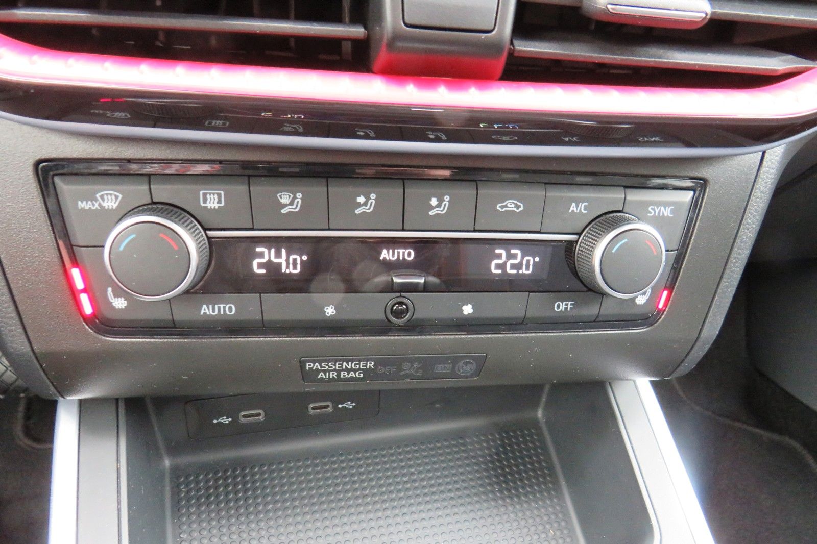 Fahrzeugabbildung SEAT Arona FR DSG NAVI SITZH. KAMERA ACC ASSISTENT-PA