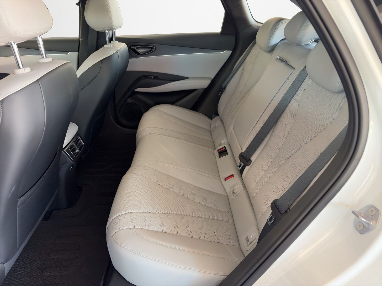 BYD SEAL 6