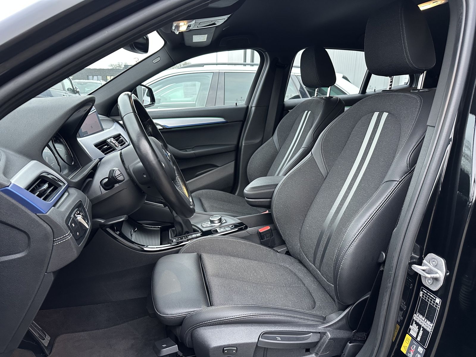 Fahrzeugabbildung BMW X2 xDrive25e M-Sport NAV+LED+KAMERA+HIFI+19ZOLL