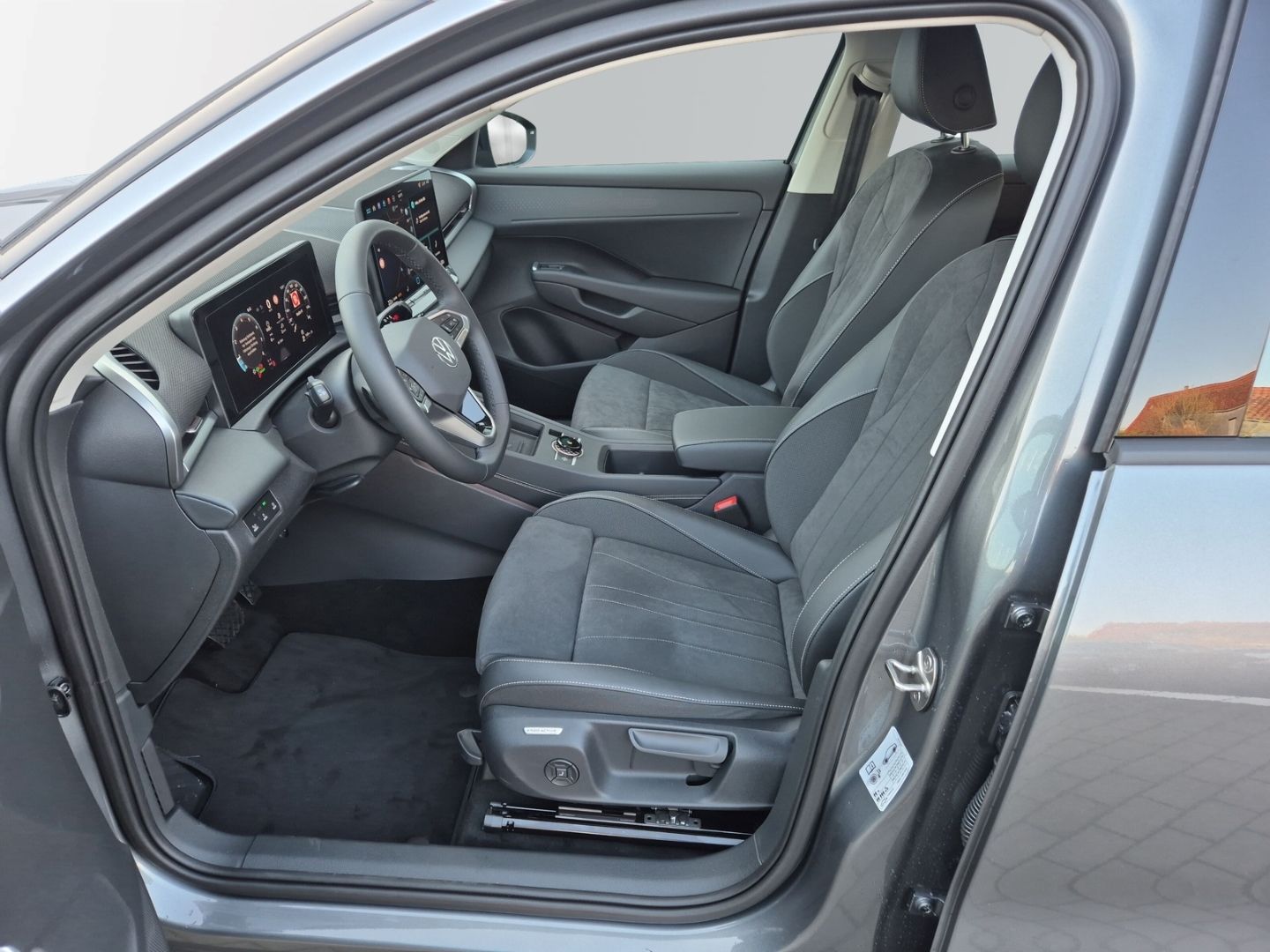 Volkswagen T-Roc Style 1.5 eTSI DSG AHK Navi DAB Allwetter foto 3