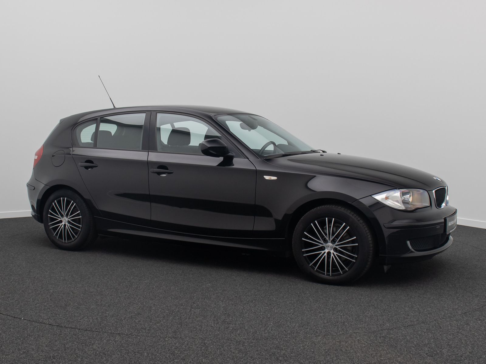 Fahrzeugabbildung BMW 116i PDC AHK Klimaanlage Alarm Start-StopAut LM