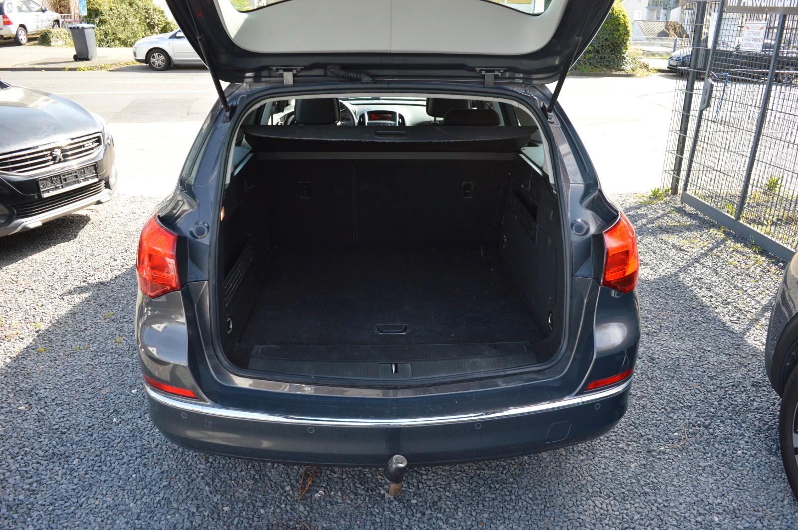 Opel Astra 2013 — photo 12
