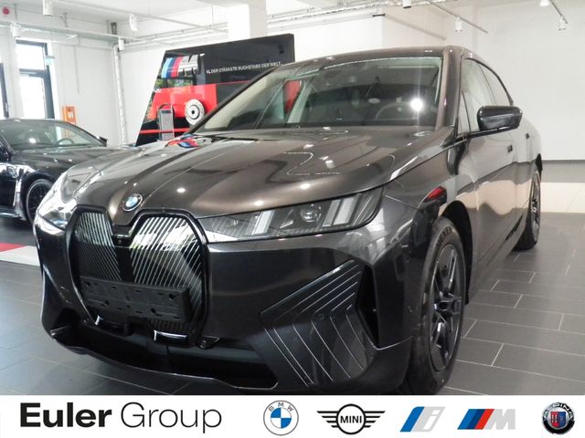 BMW iX xDrive 45 Navi Digitales Cockpit HarmanKardon