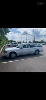 Mercedes-Benz E 230 - weiße Mercedes-Benz E 230