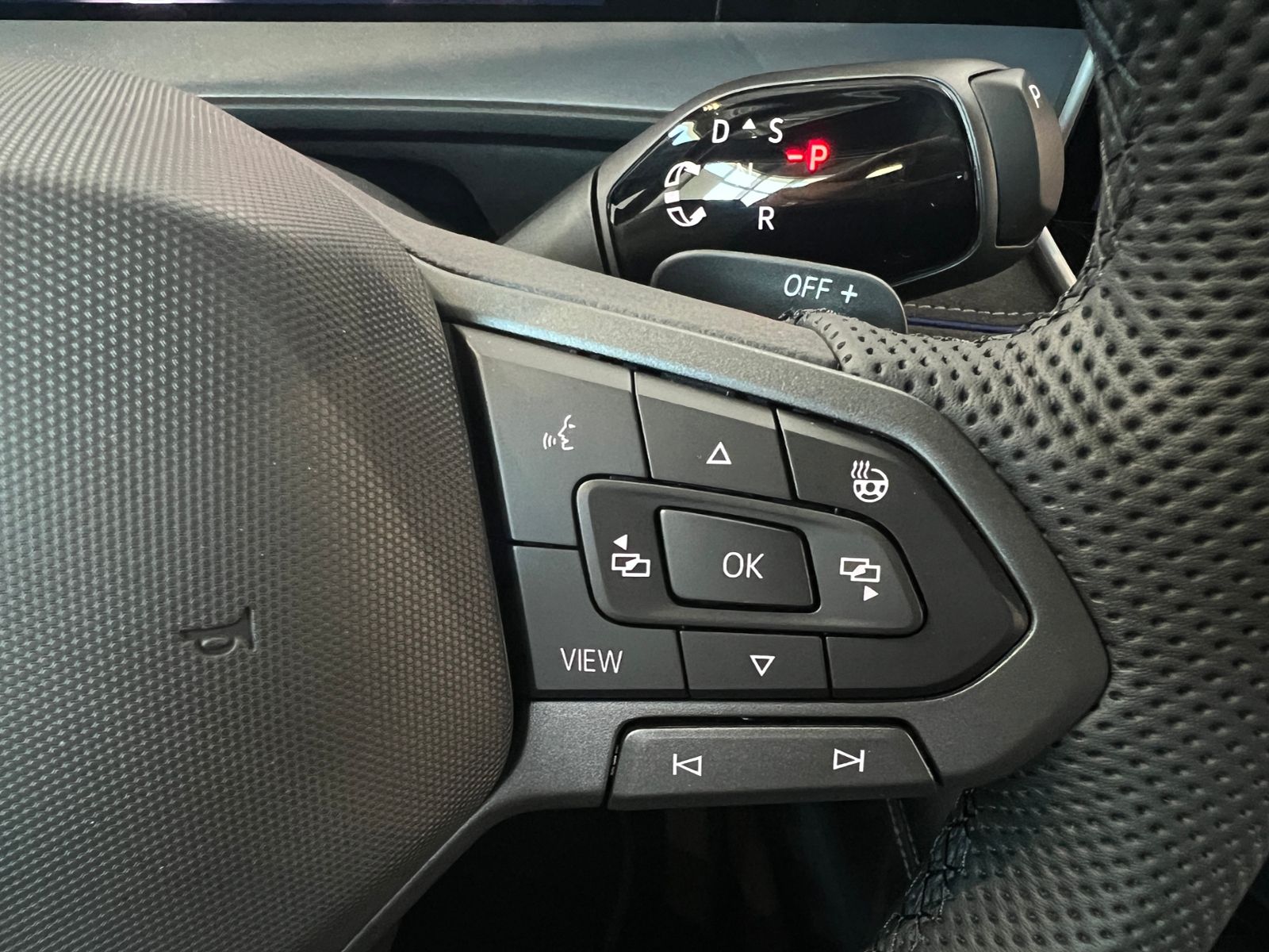 Fahrzeugabbildung Volkswagen Tayron R-Line 1.5 eHybrid DSG *AHK,LM-20",Harman