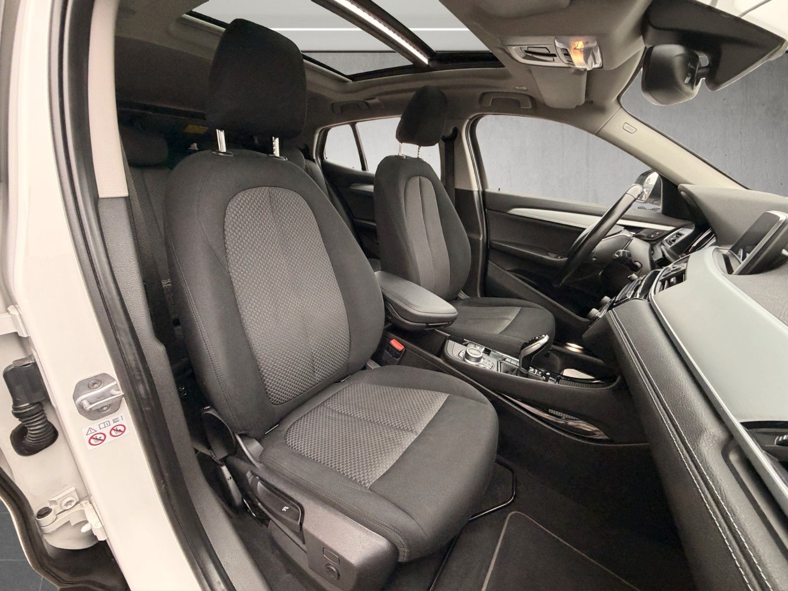 BMW X2 sDrive 18i*Automatik*LED*Navi*Panorama foto 11