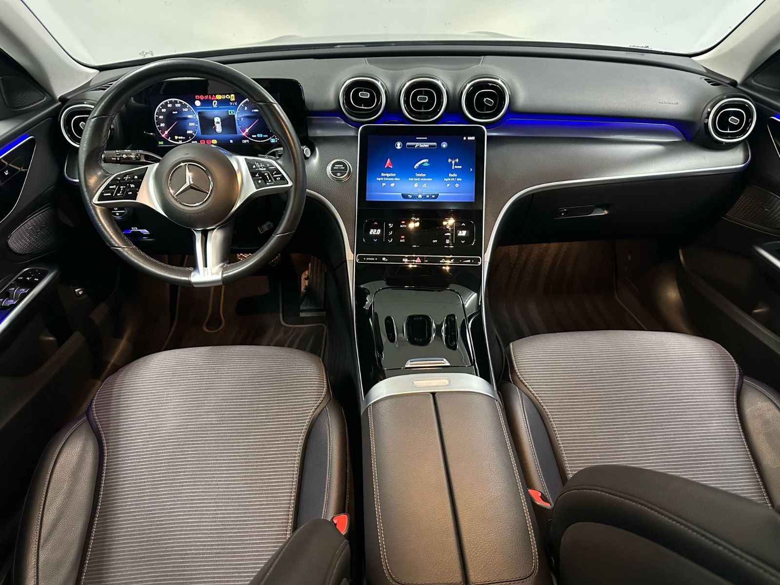 Fahrzeugabbildung Mercedes-Benz C 220 d T Autom. AVANTGARDE*PANO*KAMERA*LED*SPUR