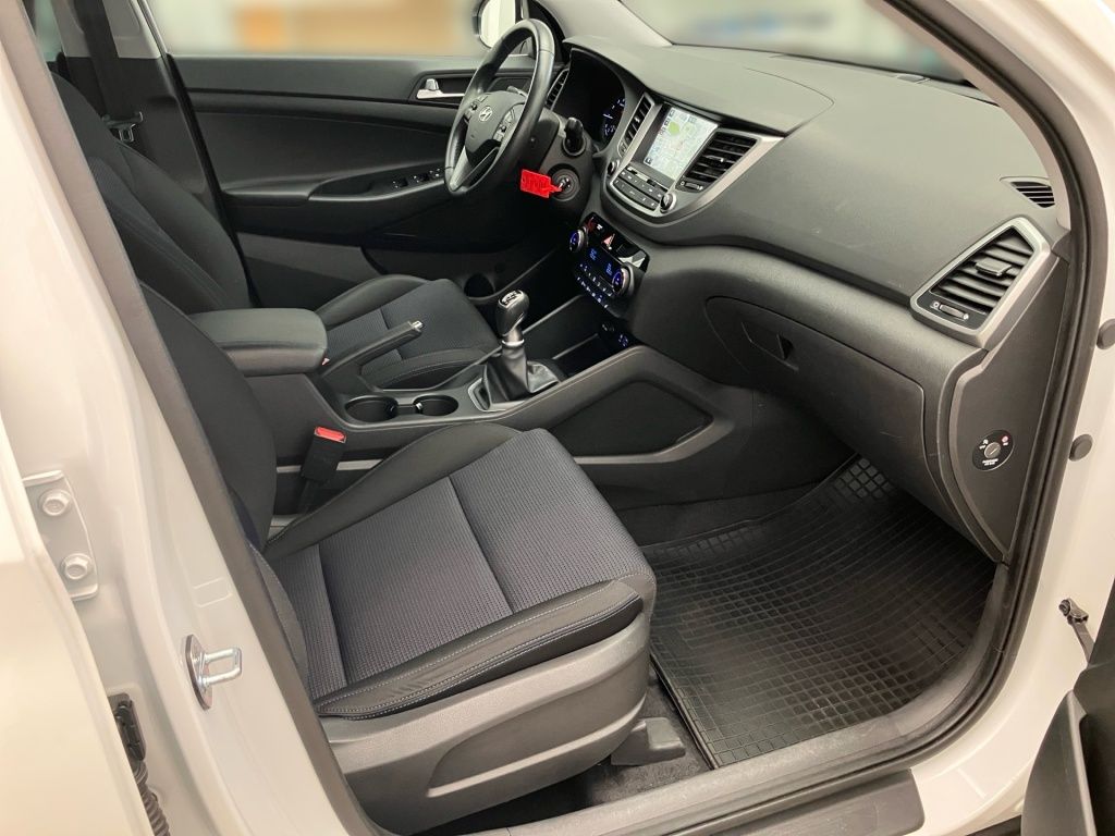 Fahrzeugabbildung Hyundai Tucson 1.6 Trend 2WD 2xKlima 4xSHZ Facelift Kam.