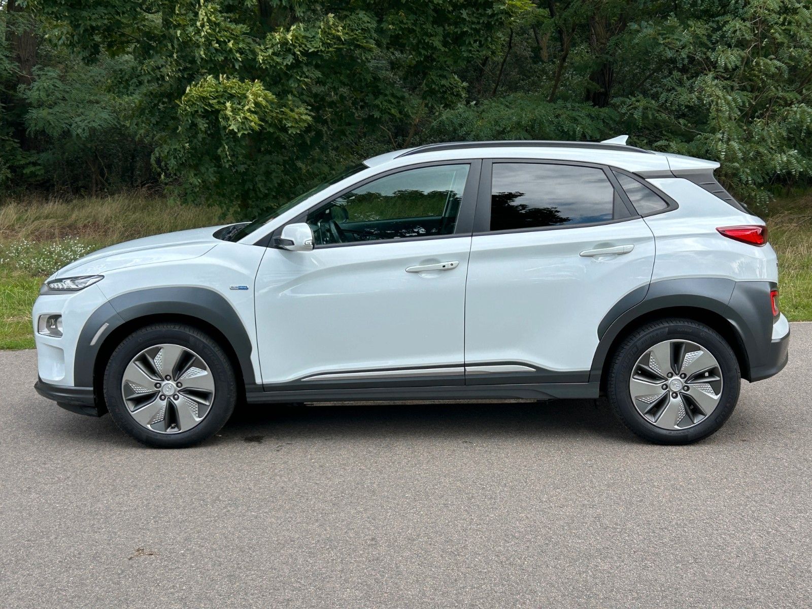 Fahrzeugabbildung Hyundai KONA EV Style 150 kW *RW449KM*SHZ*LED*RFKamera*