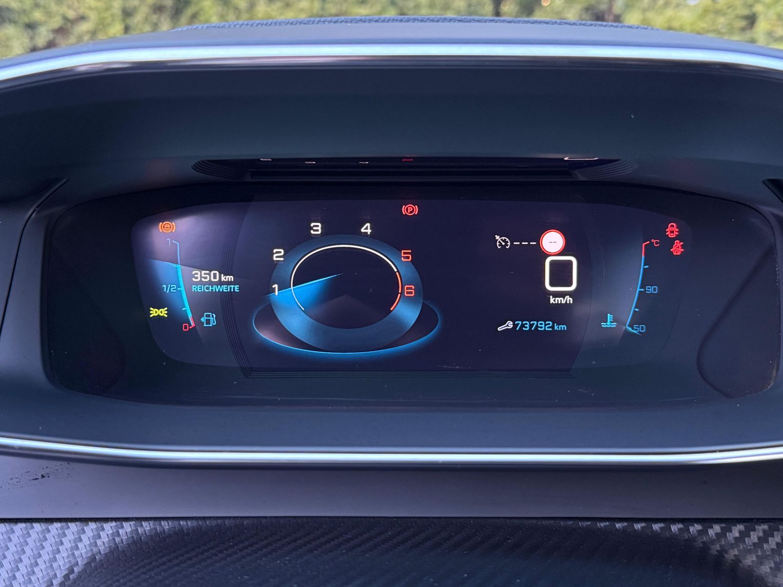 Fahrzeugabbildung Peugeot 2008 1.5 BlueHDI Allure Pack LED+NAV+SHZ+KAM+DAB