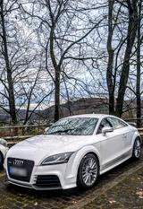 Audi TT RS quattro weiß 2011 - Audi 80 mit Benzin-Antrieb