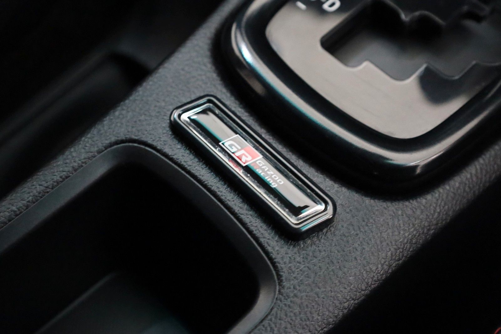 Fahrzeugabbildung Toyota Hilux 2.8 D-4D GR Sport,Alcantara,ACC,Rollo, AHK