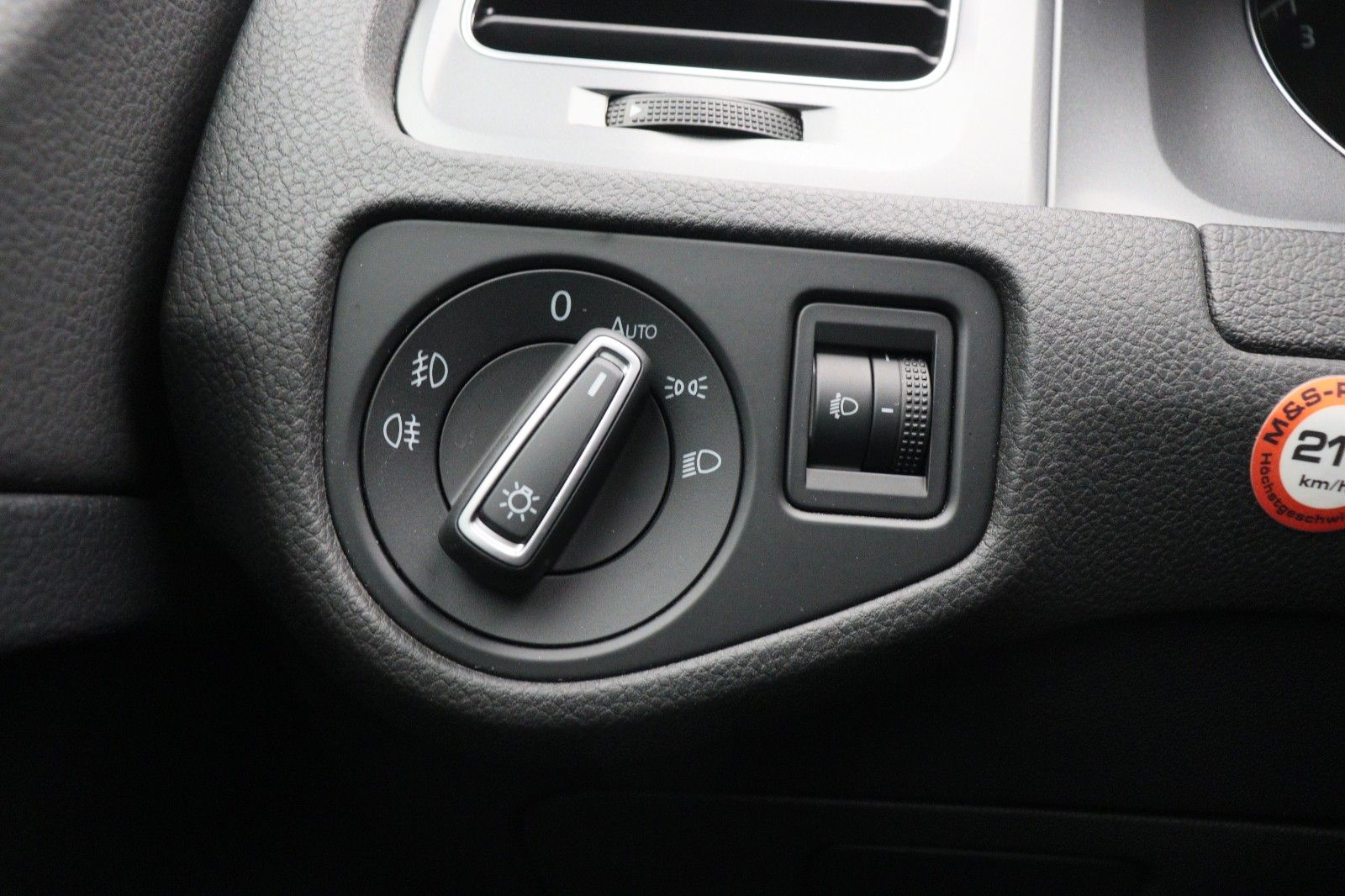 Fahrzeugabbildung Volkswagen Golf VII 1.4 Comfortline BMT DSG PDC NAVI
