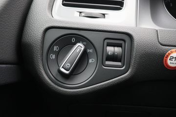 Fahrzeugabbildung Volkswagen Golf VII Lim. Comfortline BMT DSG PDC Navi
