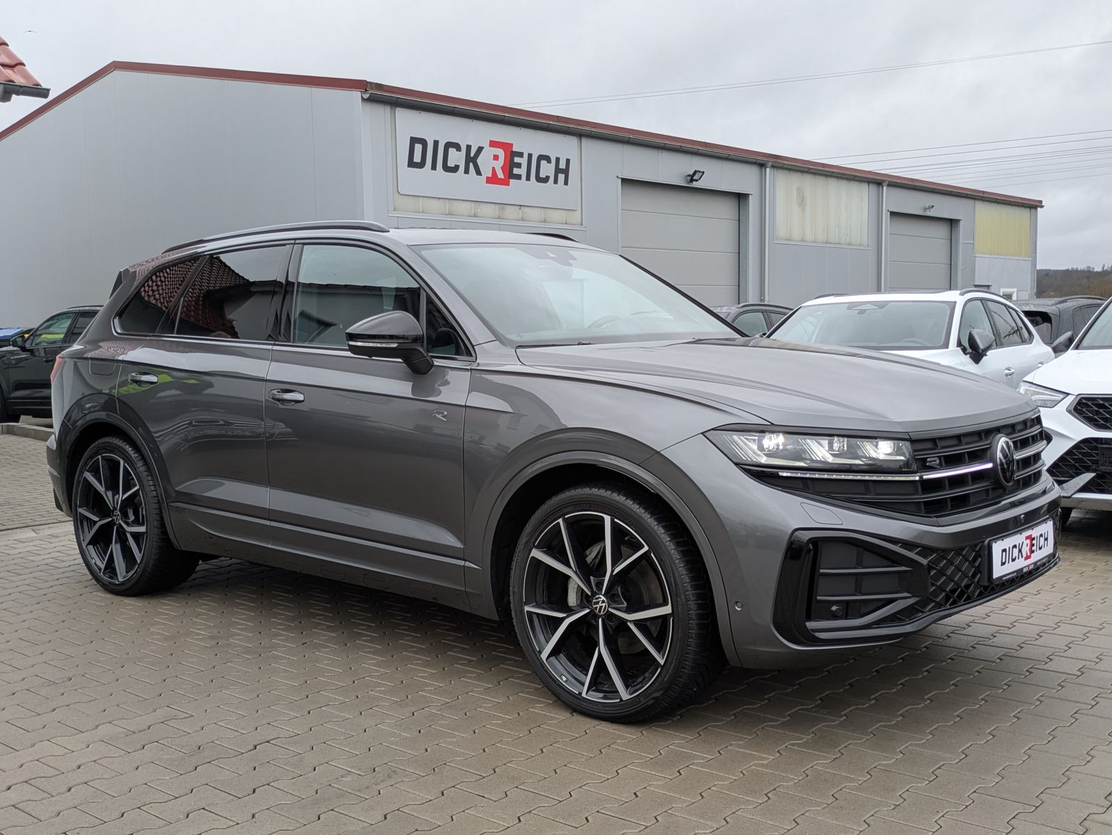 Fahrzeugabbildung Volkswagen Touareg 3.0TDI 4M R-Line VOLL Black 22" UPE 114T