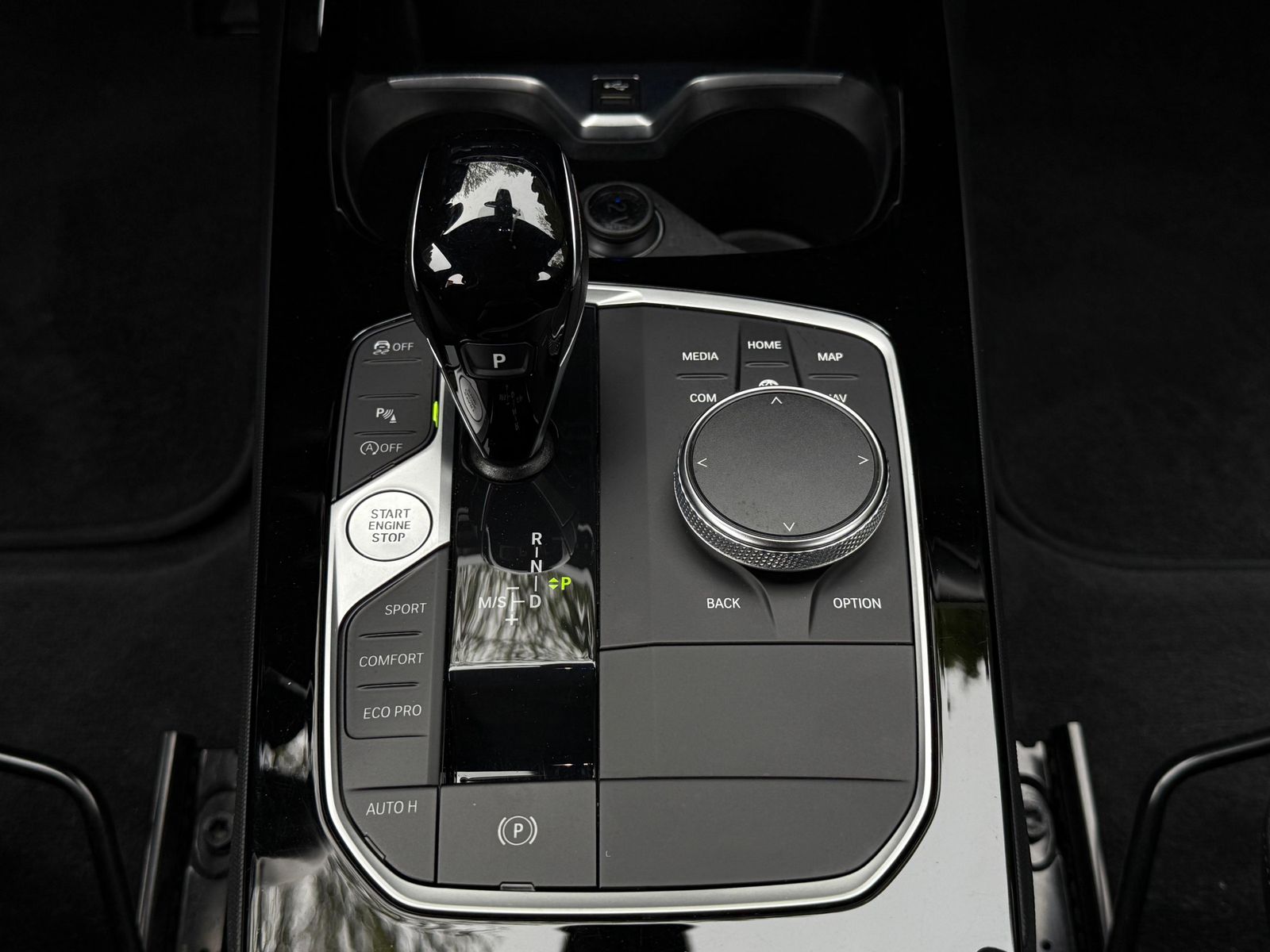 Fahrzeugabbildung BMW 118  d Aut. M Sport LED+NAVI+SHZ+AHK+AMBI+CARPL+