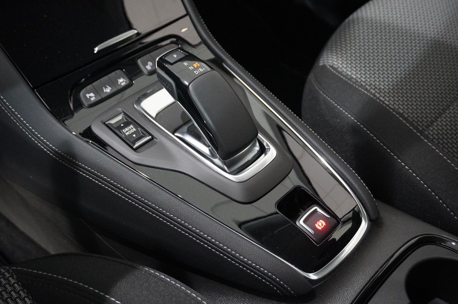 Fahrzeugabbildung Opel Grandland (X) 1.6T EDITION HYBRID NAVI/LED/VIRT.