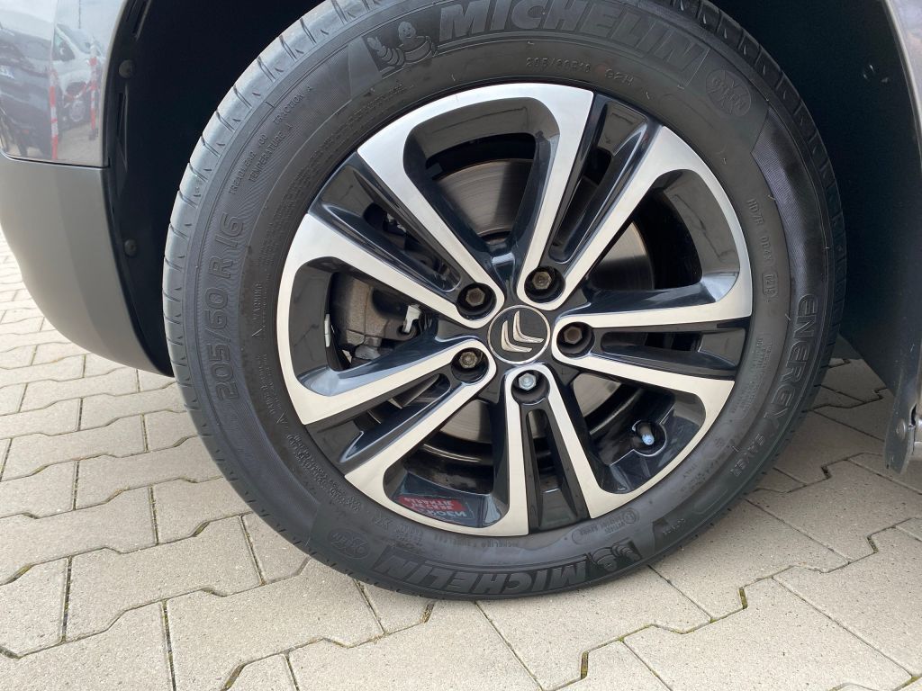 Fahrzeugabbildung Citroën Berlingo XL Benzin 110 FEEL *7-Sitzer*AZV*SHZ*