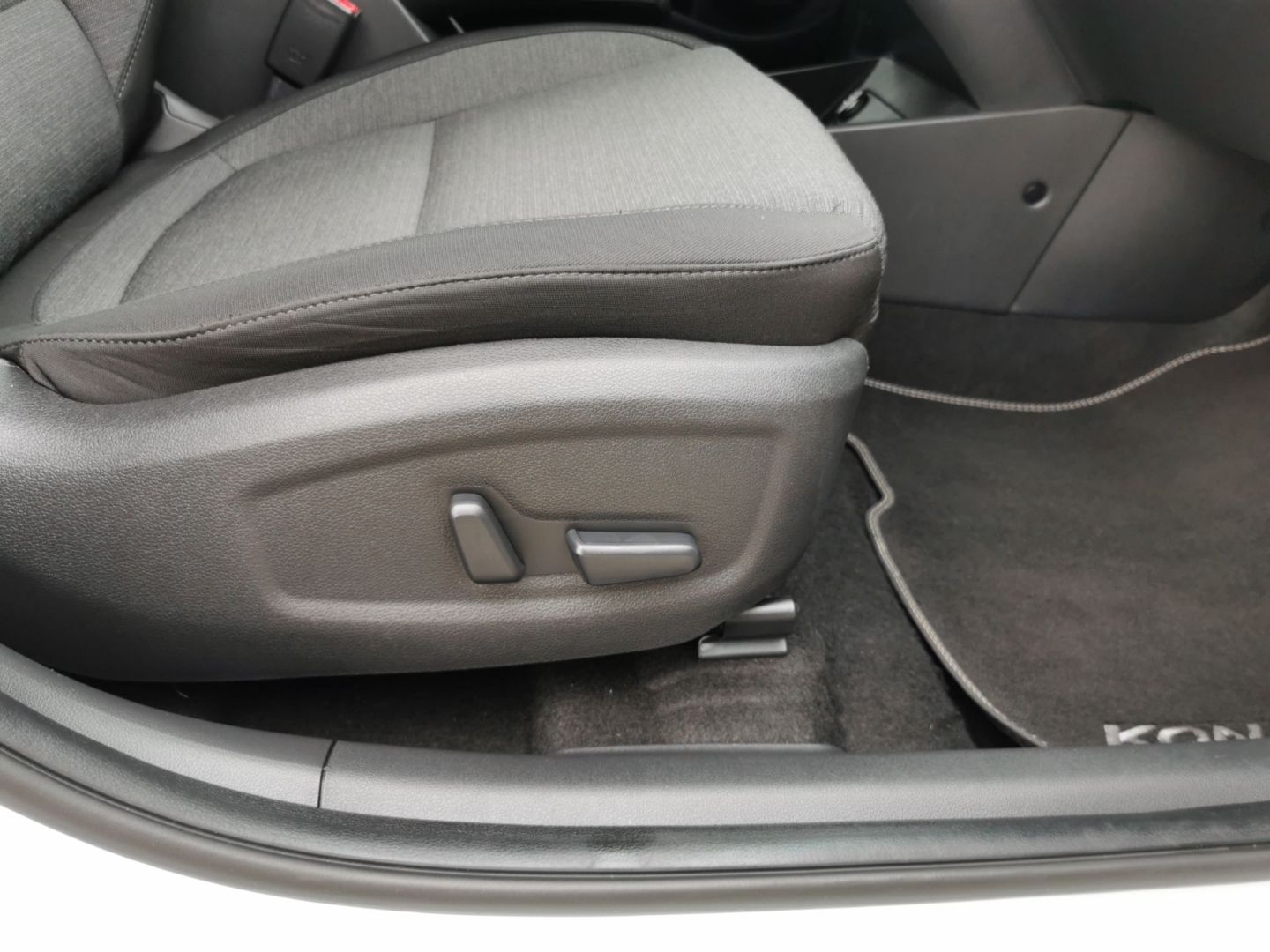 Fahrzeugabbildung Hyundai KONA Elektro PRIME Navi LED HUD el. Sitze Kamera