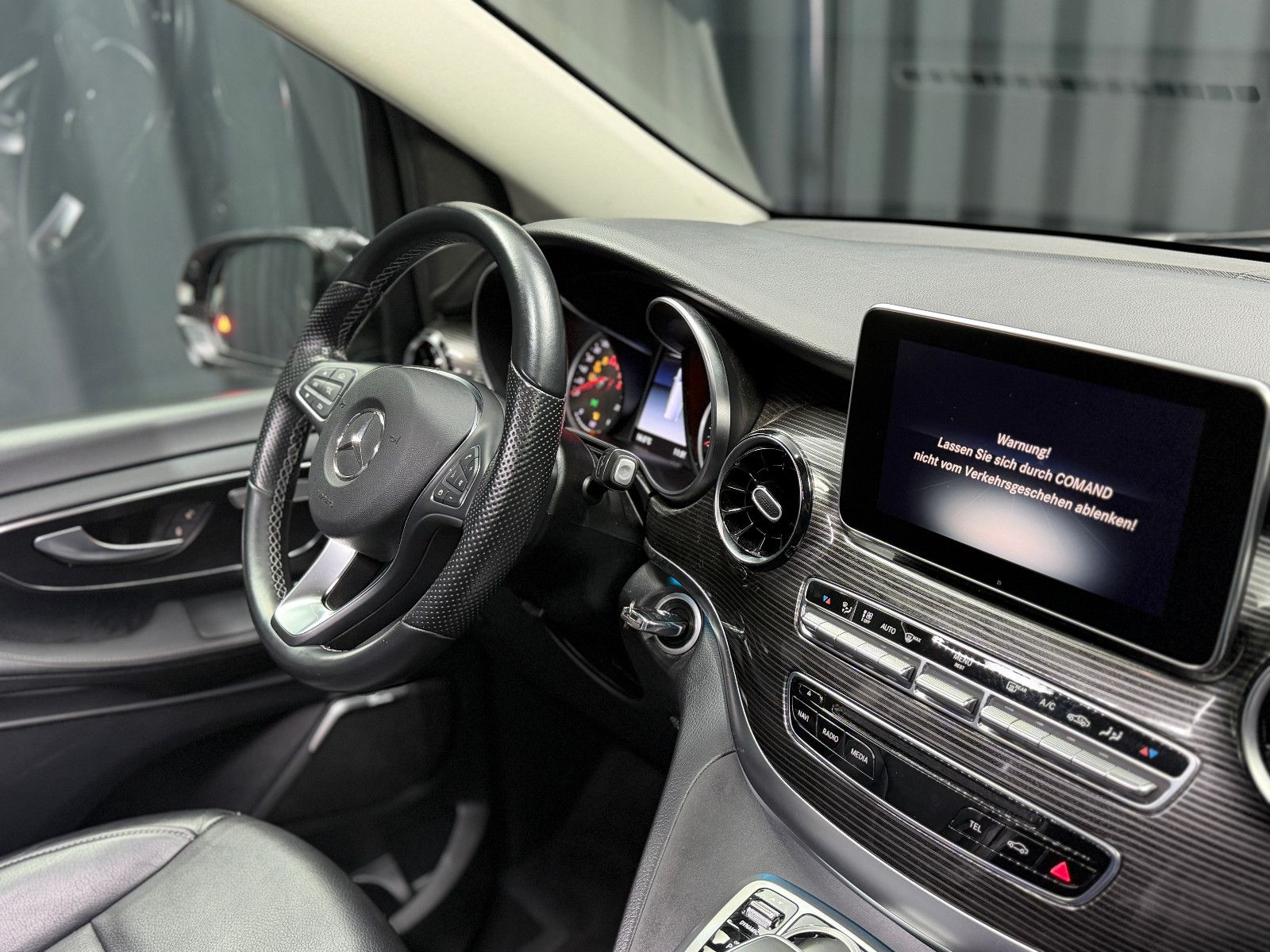 Fahrzeugabbildung Mercedes-Benz V300 d AVANTGARDE EDITION 4MATIC lang|BURMESTER|