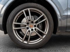 PORSCHE Cayenne 3.0L V6 E-Hybrid Super Ausstattung