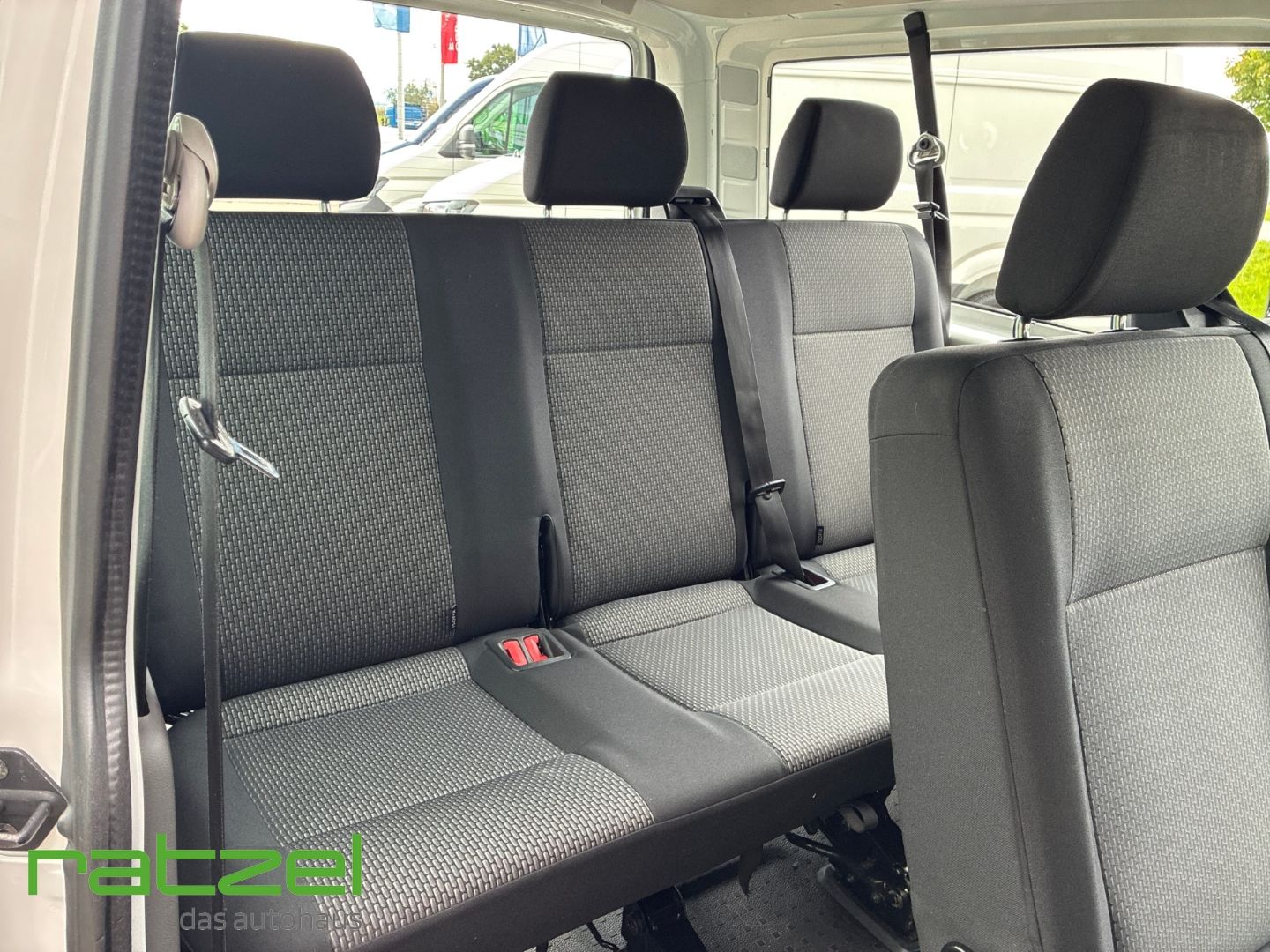 Fahrzeugabbildung Volkswagen T6.1 Kombi 2.0 TDI DSG 4Motion lang StandHZG AHK