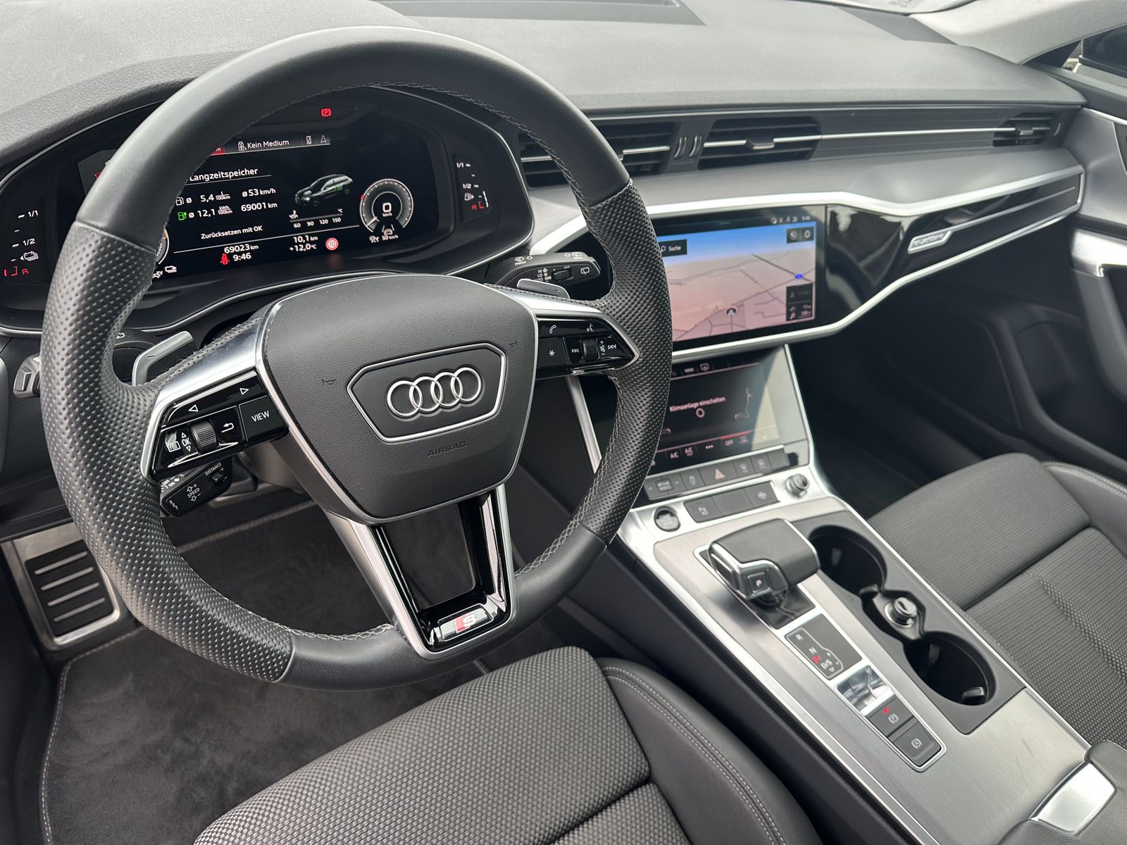 Fahrzeugabbildung Audi A6 Avant 55 TFSIe Qu S-Line NAV+LED+PANO+ACC+KAM