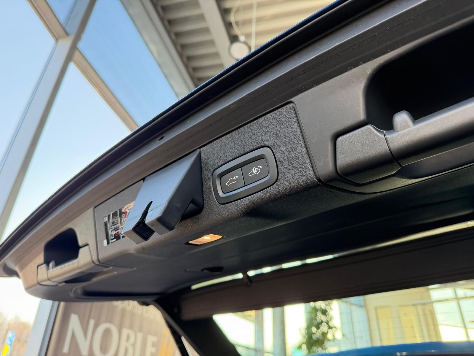 Fahrzeugabbildung Volvo XC60 R Design AHK 360° H/K LED ACC LEDER