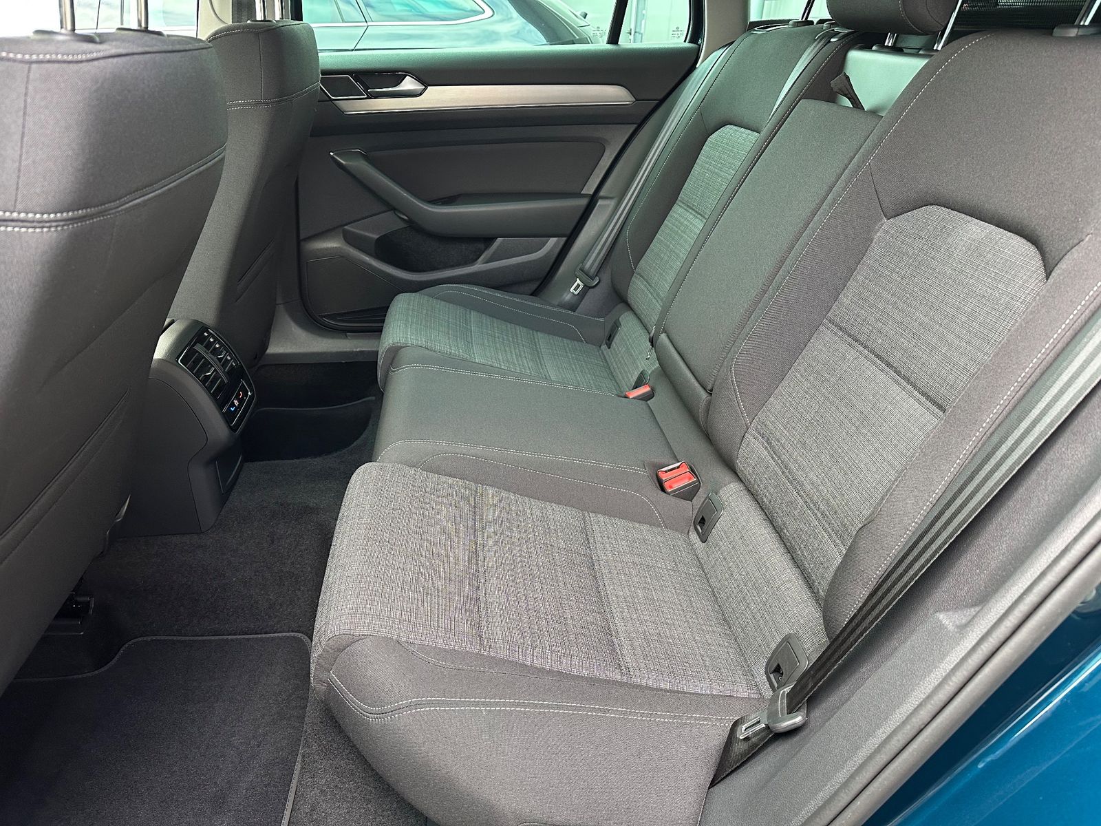 Fahrzeugabbildung Volkswagen Passat Variant 2.0 TDI Business NAV+IQ-LIGHT