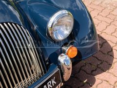 Fahrzeugabbildung Morgan 4/4 *Sport Blue / Yarwood Honey*