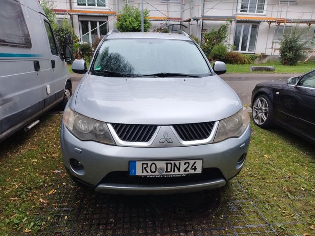 Mitsubishi Outlander 2.0 D/4x4 Allrad/ZR.+WP. Neu/7 x Sitze