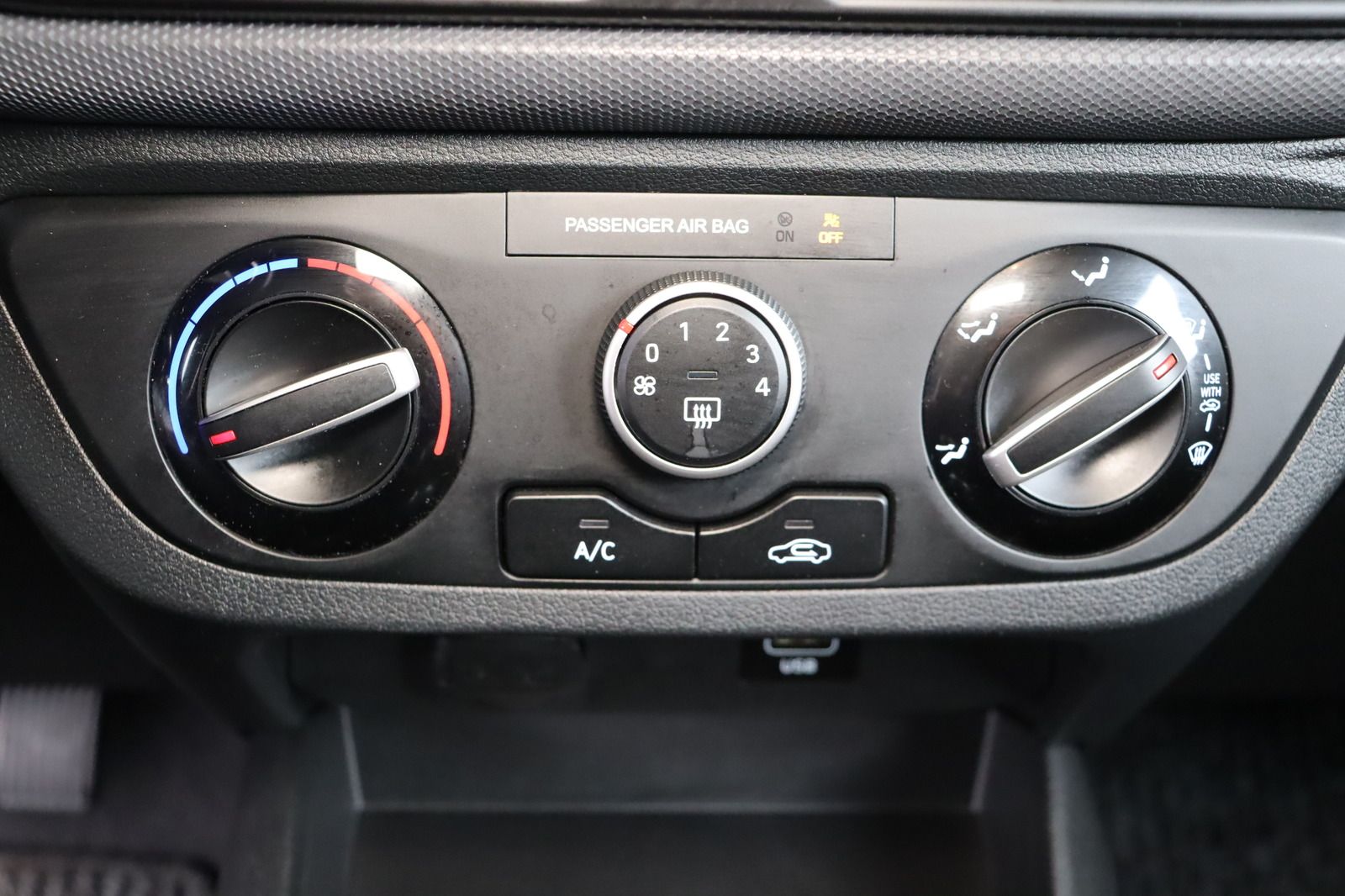 Fahrzeugabbildung Hyundai i10 * DAB * Navi * Lenkradhzg. * Rückfahrk.