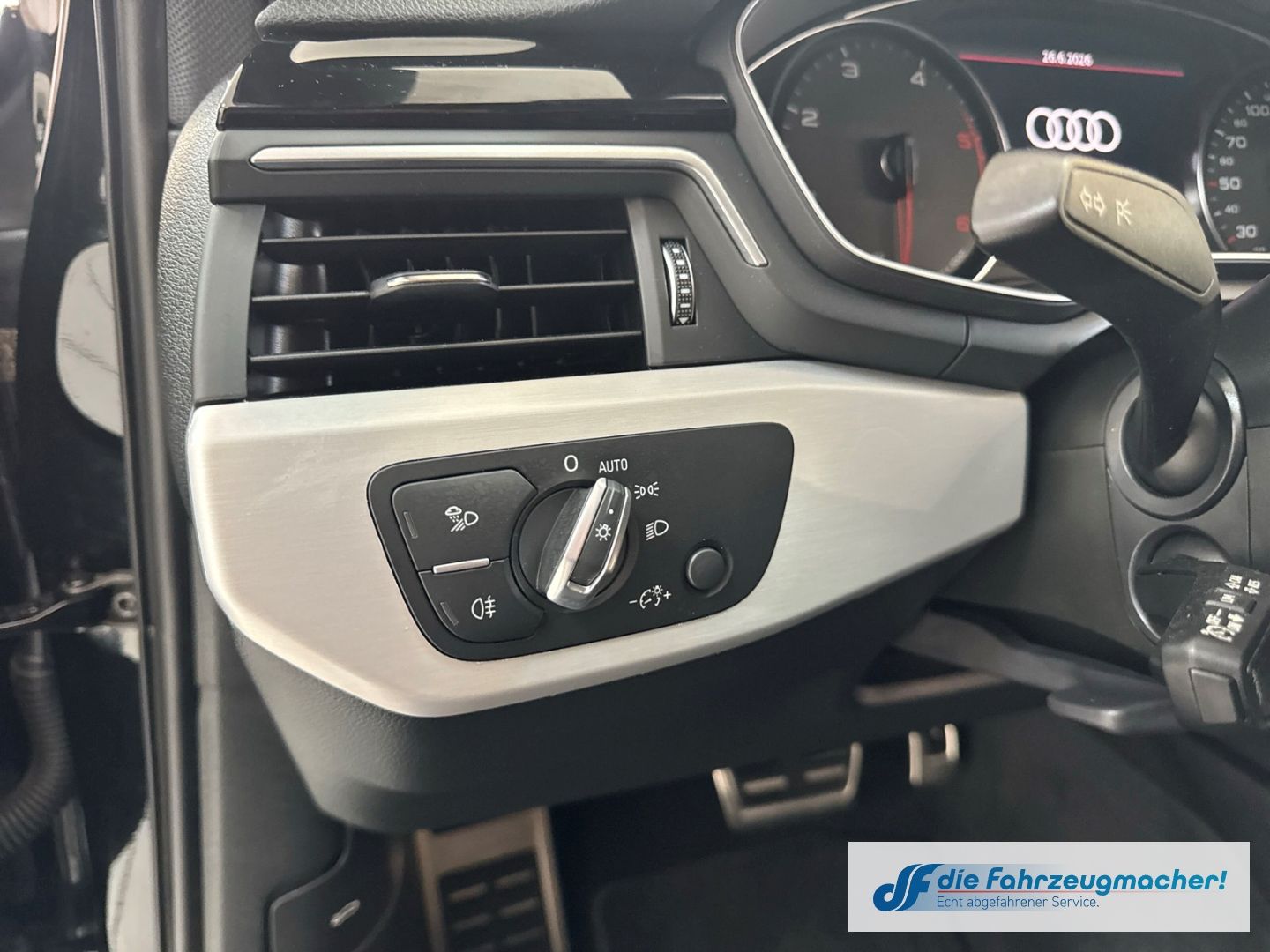 Fahrzeugabbildung Audi A4 Avant 35 TDI S line Navi Leder LED ACC Klimaa