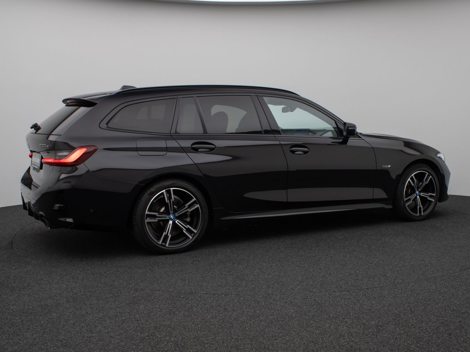 Fahrzeugabbildung BMW 330e xD M Sport Panorama Kamera HUD DAB H/K AHK